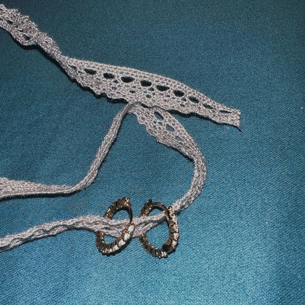 “Clean Girl” mini hoops